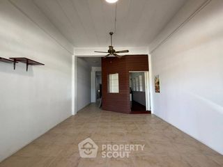 À vendre 3 chambres maison de ville à Bang Lamung, Chonburi