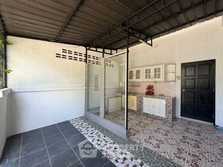 À vendre 3 chambres maison de ville à Bang Lamung, Chonburi