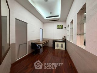 À vendre 3 chambres maison de ville à Bang Lamung, Chonburi