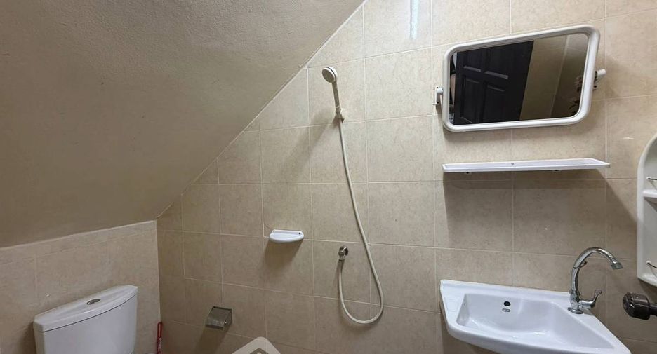 For sale 3 bedrooms townhouse in East Pattaya, Pattaya