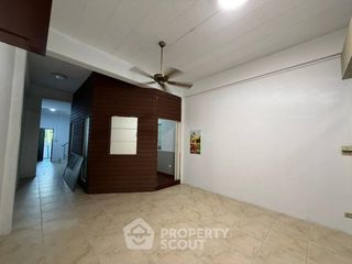 À vendre 3 chambres maison de ville à Bang Lamung, Chonburi