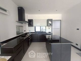 À vendre 3 chambres maison de ville à Bang Lamung, Chonburi