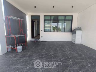 À vendre 3 chambres maison de ville à Bang Lamung, Chonburi