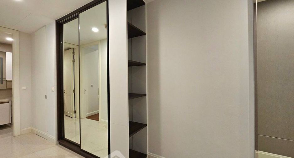 For rent 2 bedrooms condo in Pathum Wan, Bangkok