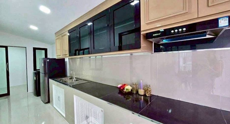 For rent 5 bedrooms house in East Pattaya, Pattaya