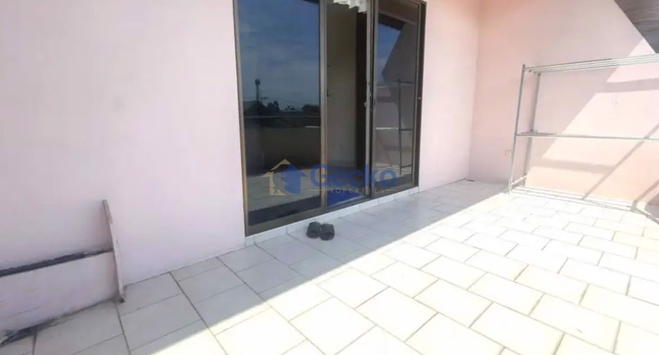 For sale 2 bedrooms house in East Pattaya, Pattaya