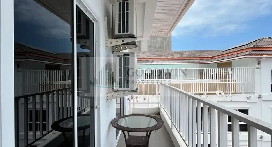 For sale 4 bedrooms condo in Pratumnak, Pattaya