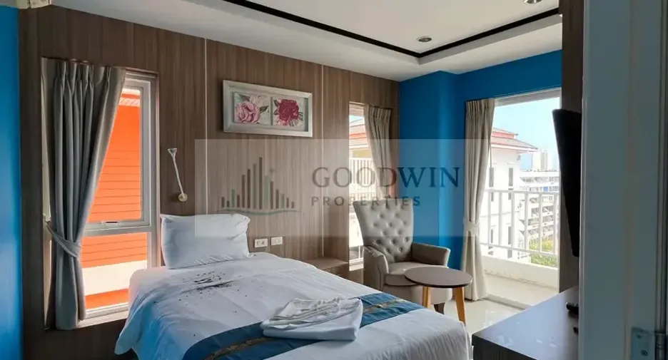 For sale 4 bedrooms condo in Pratumnak, Pattaya