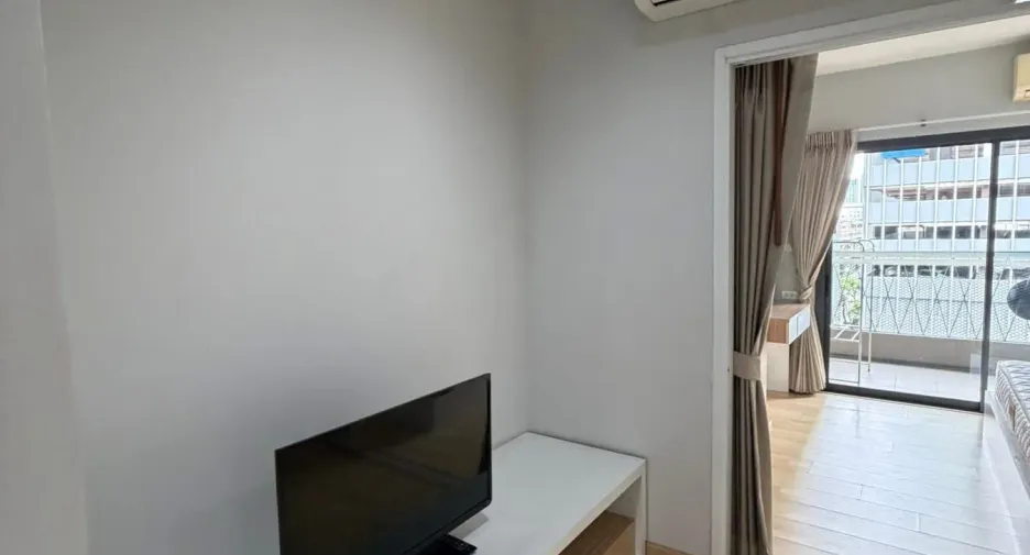 For rent 1 bed condo in Phra Khanong, Bangkok