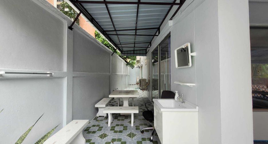 For rent 4 ベッドルーム townhouse in Khlong Toei, Bangkok
