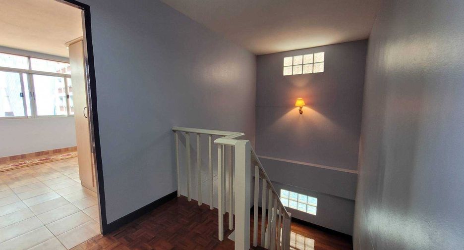 For rent 4 ベッドルーム townhouse in Khlong Toei, Bangkok