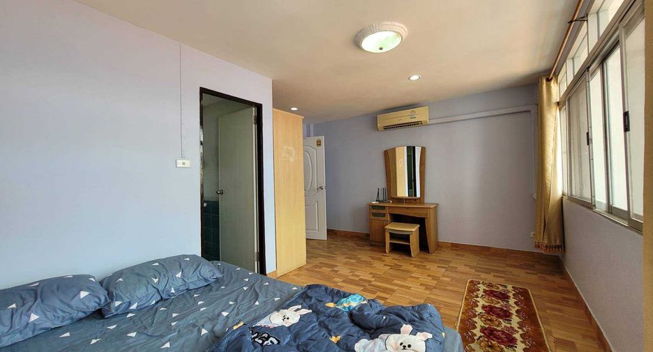 For rent 4 ベッドルーム townhouse in Khlong Toei, Bangkok