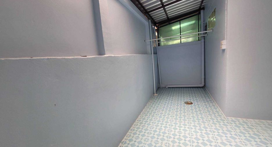 For rent 4 ベッドルーム townhouse in Khlong Toei, Bangkok