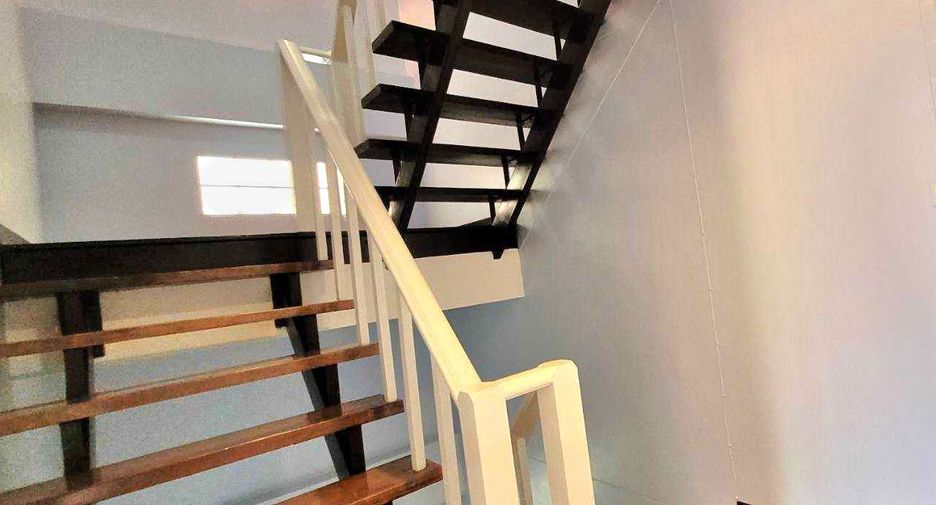 For rent 4 bedrooms townhouse in Khlong Toei, Bangkok