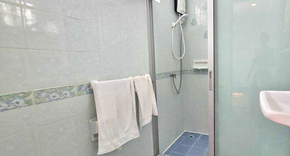 For rent 4 bedrooms townhouse in Khlong Toei, Bangkok
