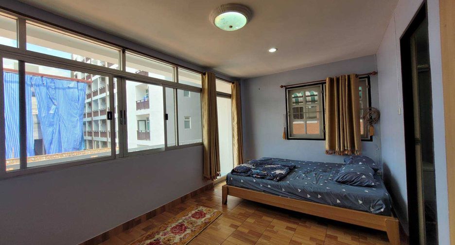For rent 4 ベッドルーム townhouse in Khlong Toei, Bangkok