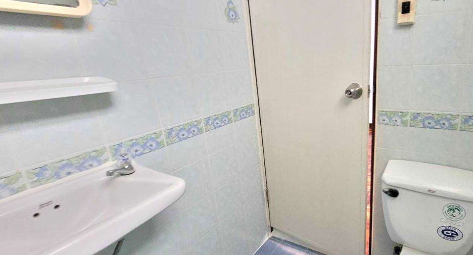 For rent 4 bedrooms townhouse in Khlong Toei, Bangkok