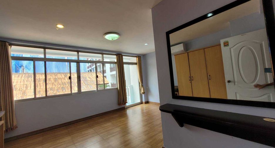 For rent 4 ベッドルーム townhouse in Khlong Toei, Bangkok