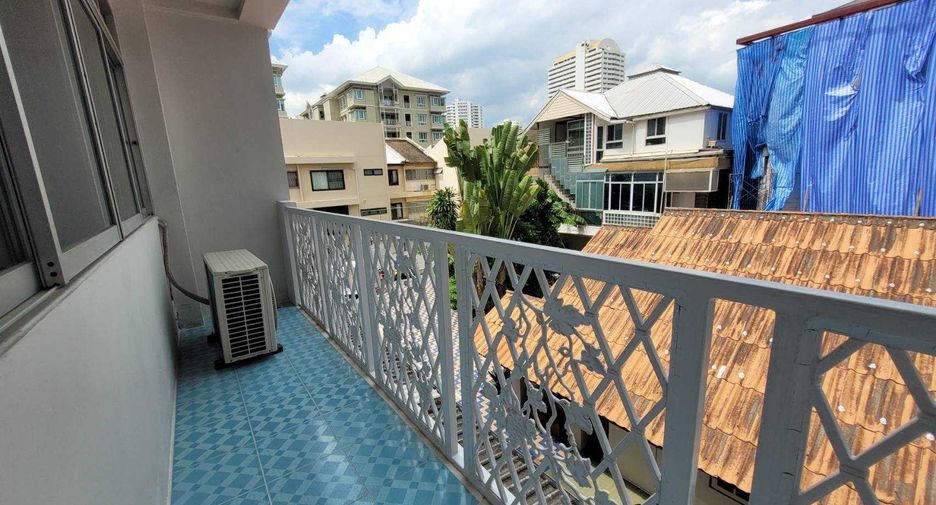 For rent 4 ベッドルーム townhouse in Khlong Toei, Bangkok