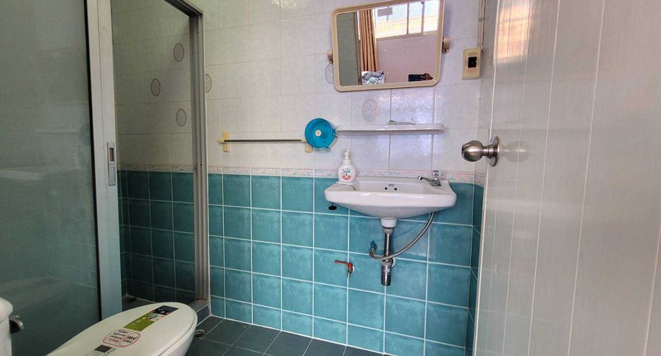 For rent 4 ベッドルーム townhouse in Khlong Toei, Bangkok