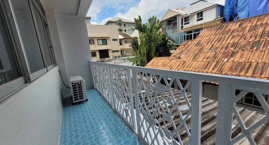 For rent 4 ベッドルーム townhouse in Khlong Toei, Bangkok