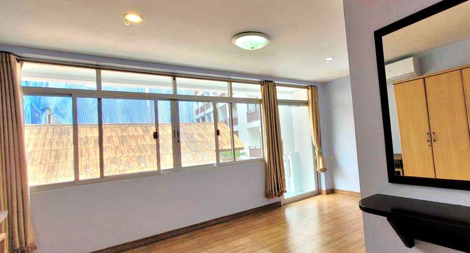 For rent 4 bedrooms townhouse in Khlong Toei, Bangkok