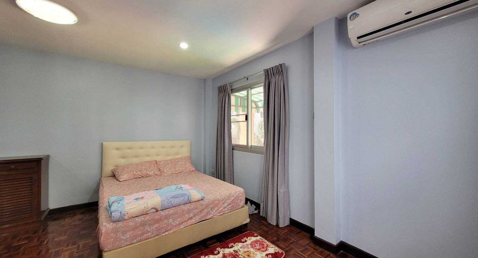 For rent 4 ベッドルーム townhouse in Khlong Toei, Bangkok