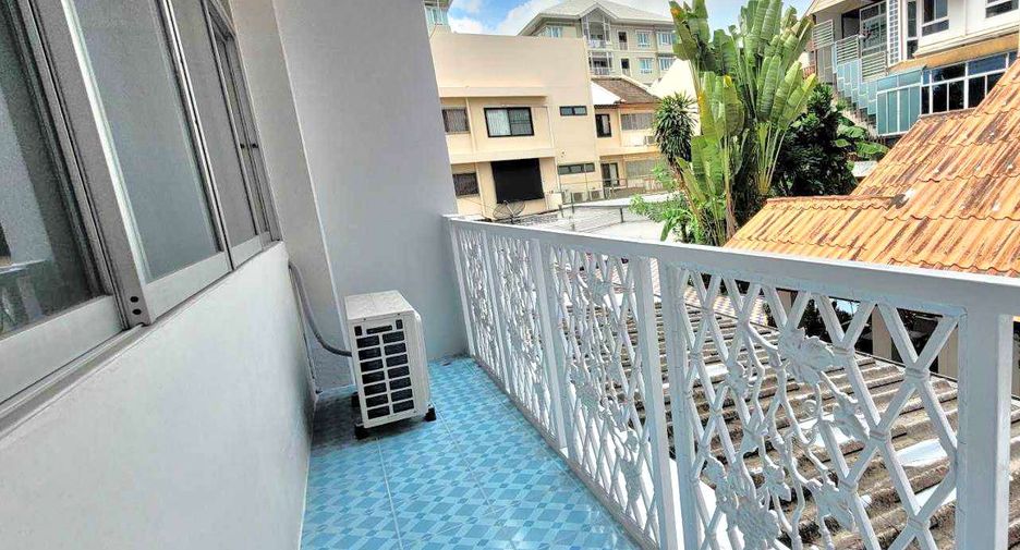 For rent 4 bedrooms townhouse in Khlong Toei, Bangkok