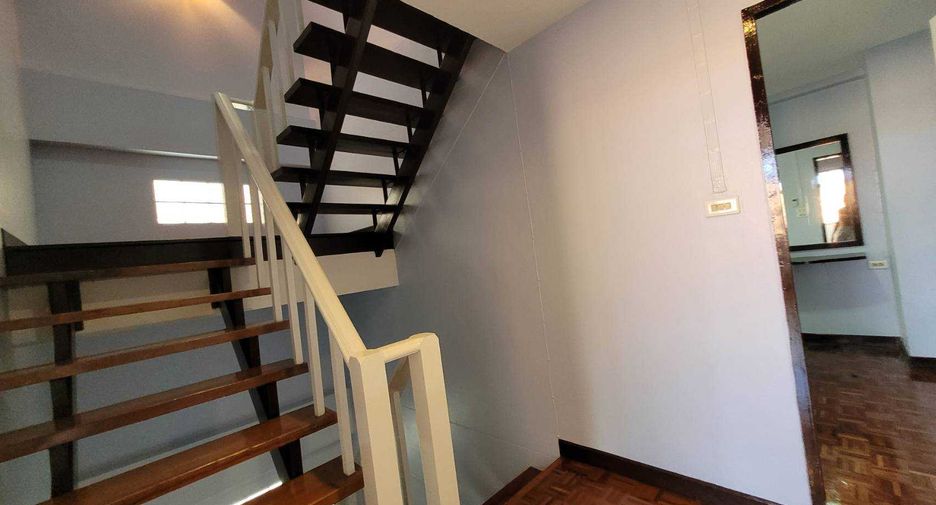 For rent 4 ベッドルーム townhouse in Khlong Toei, Bangkok