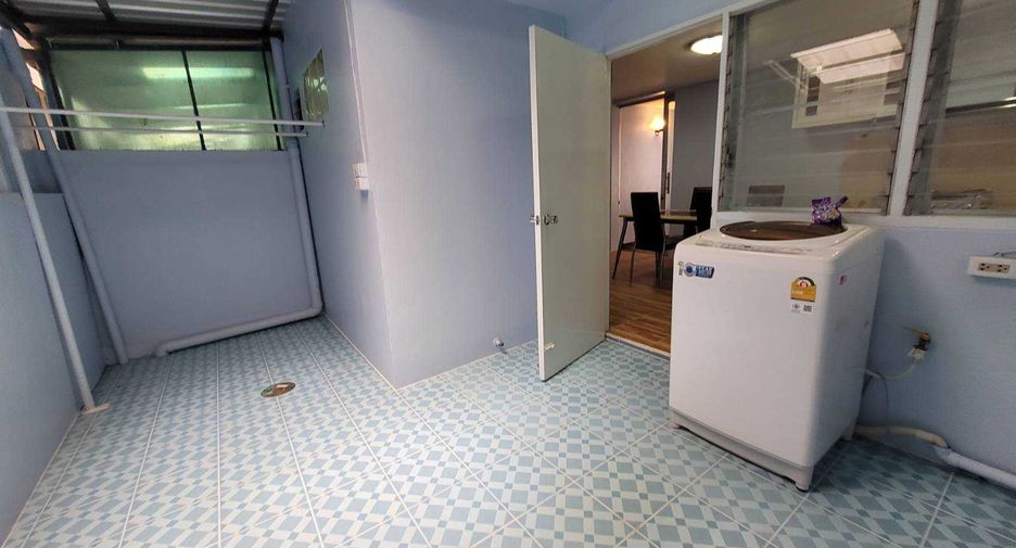 For rent 4 ベッドルーム townhouse in Khlong Toei, Bangkok