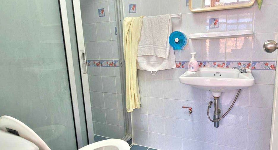 For rent 4 bedrooms townhouse in Khlong Toei, Bangkok