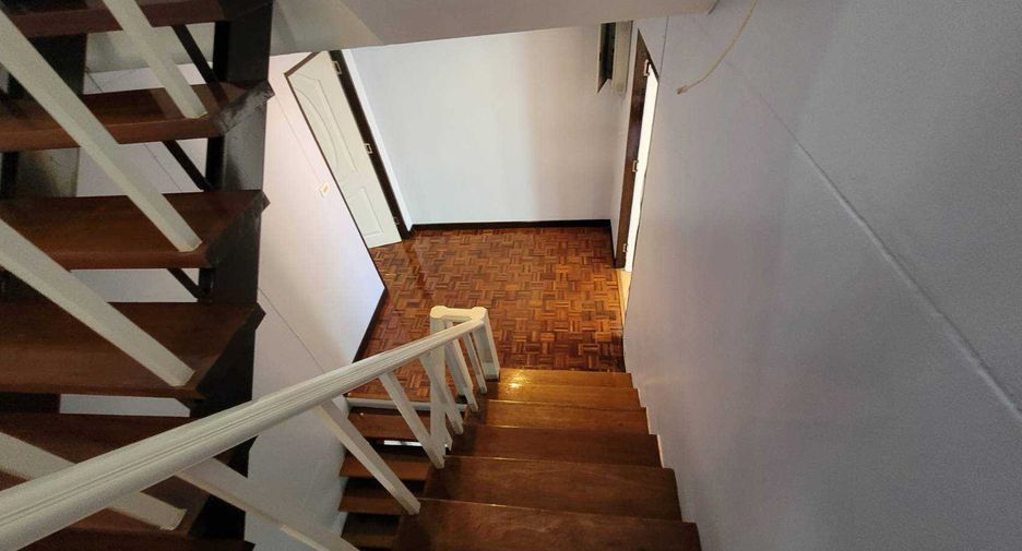 For rent 4 ベッドルーム townhouse in Khlong Toei, Bangkok