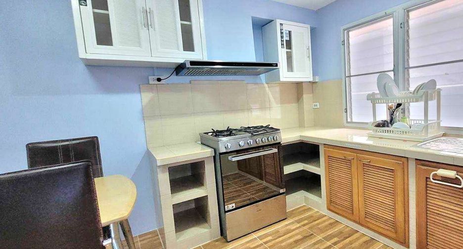 For rent 4 bedrooms townhouse in Khlong Toei, Bangkok