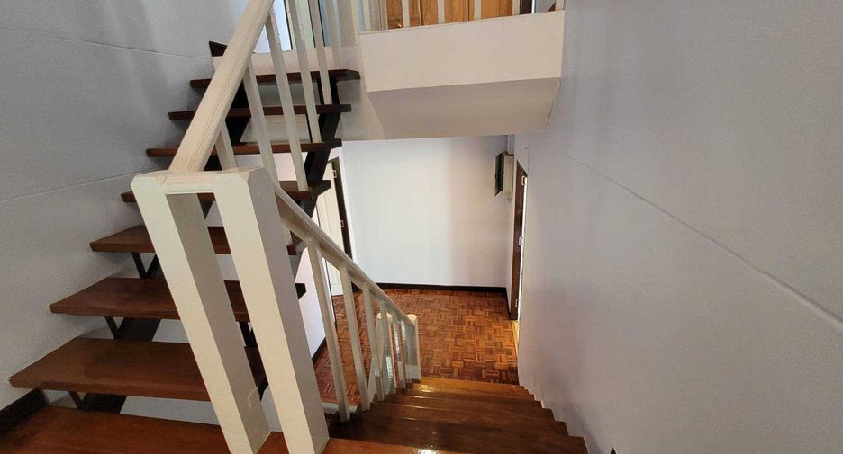 For rent 4 ベッドルーム townhouse in Khlong Toei, Bangkok