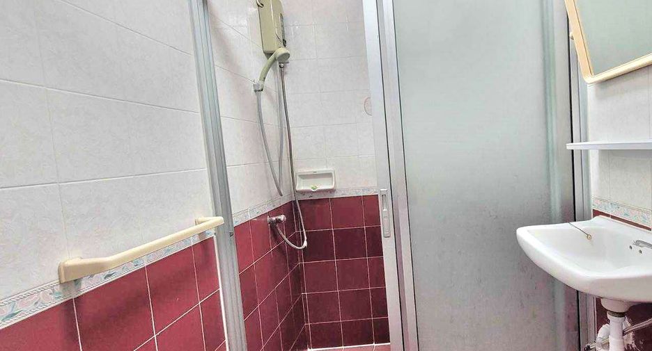 For rent 4 bedrooms townhouse in Khlong Toei, Bangkok