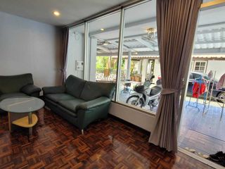 For rent 4 bedrooms townhouse in Khlong Toei, Bangkok