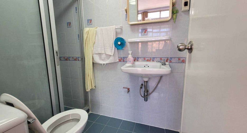 For rent 4 ベッドルーム townhouse in Khlong Toei, Bangkok