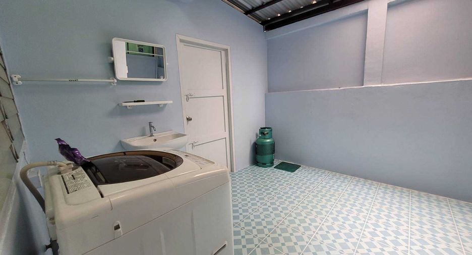 For rent 4 ベッドルーム townhouse in Khlong Toei, Bangkok