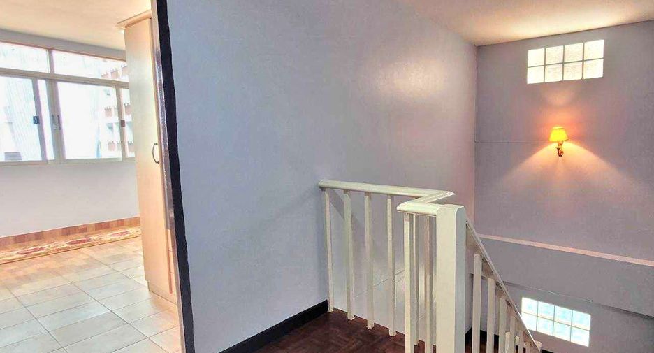 For rent 4 bedrooms townhouse in Khlong Toei, Bangkok