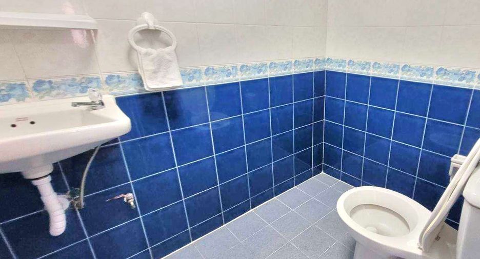 For rent 4 bedrooms townhouse in Khlong Toei, Bangkok