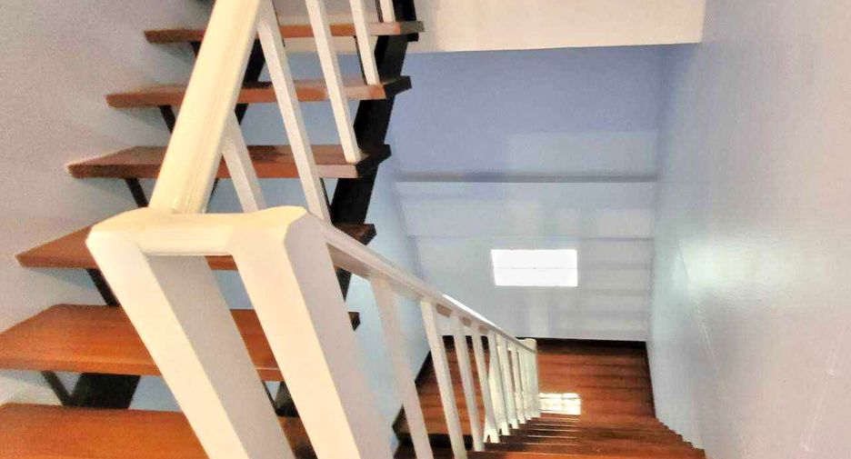 For rent 4 bedrooms townhouse in Khlong Toei, Bangkok