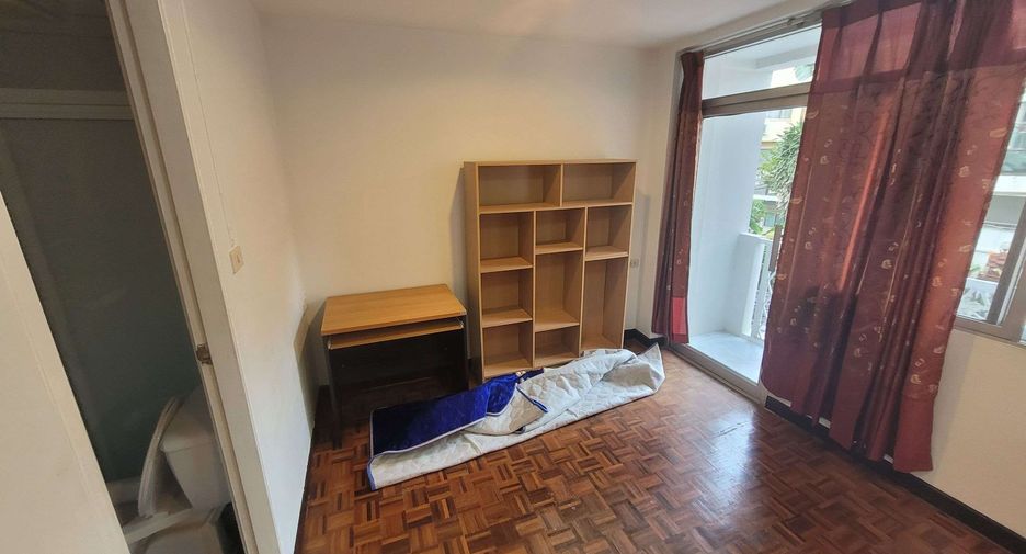 For rent 4 bedrooms townhouse in Khlong Toei, Bangkok