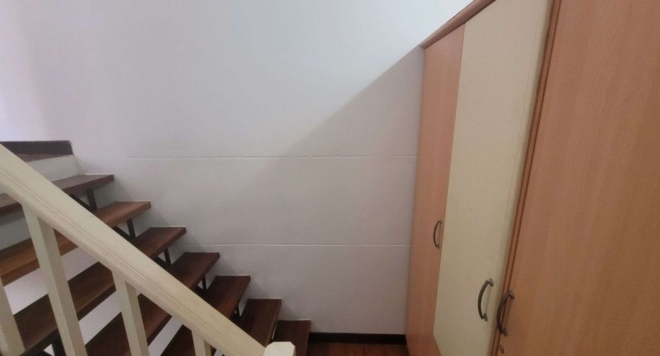 For rent 4 bedrooms townhouse in Khlong Toei, Bangkok