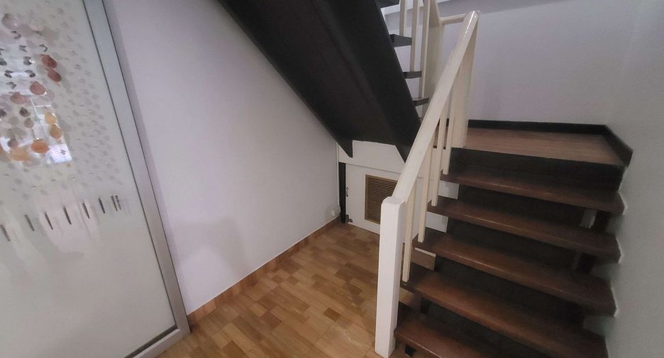 For rent 4 bedrooms townhouse in Khlong Toei, Bangkok