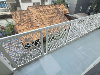 Casa adosada en alquiler de 4 habitaciones en Khlong Toei, Bangkok