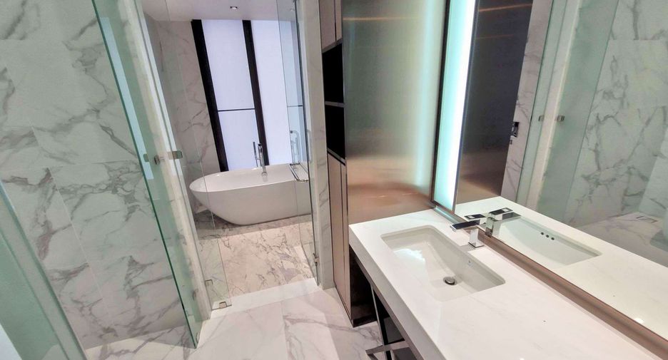 For rent 2 bedrooms condo in Khlong Toei, Bangkok