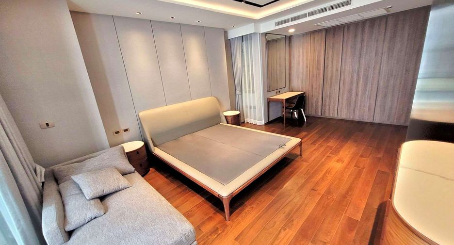 For rent 2 bedrooms condo in Khlong Toei, Bangkok