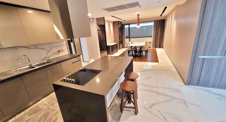 For rent 2 bedrooms condo in Khlong Toei, Bangkok