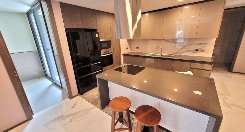 For rent 2 bedrooms condo in Khlong Toei, Bangkok