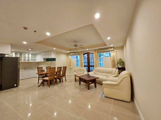 Condo en alquiler de 3 habitaciones en Khlong Toei, Bangkok